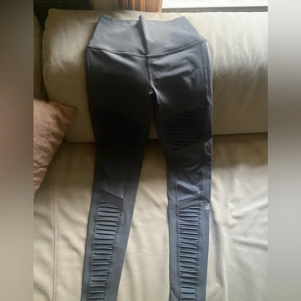 Super Flattering ALO Yoga High-Waist Moto Legging